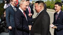 Rukovanje od 40 sekundi i velika obećanja: Kako je Putin dočekao Kima