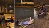 Djevojku vjetar bacio na pod usljed tajfuna u Hong Kongu: Nakon kratkog "leta" udarila glavom od asfalt