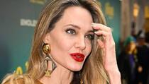 Plastični hirurg otkrio šta je Angelina Jolie radila na sebi