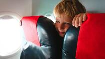 Stjuardesa otkrila najbolja mjesta u avionu za djecu i zašto roditelji s bebama ne bi trebali letjeti noću