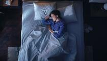 Zašto ne biste trebali spavati s razmaknutim zavjesama