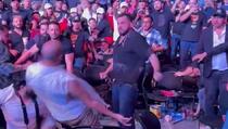 Masovna tučnjava navijača nakon UFC događaja u Meksiku, jedan teško nokautiran