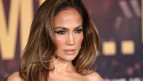 Jennifer Lopez se pojavila u neobičnoj kreaciji: Baršunasti korzet i utkani simboli