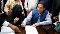 Bivši premijer Pakistana i supruga osuđeni na 14 godina u slučaju državnih poklona