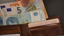 Neizvesno sa računima, platama i penzijama nakon ukidanja dinara na Kosovu