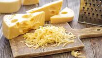 Znate li zašto švicarski sir ima rupe?