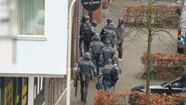 Talačka kriza u Nizozemskoj: Otmičar s oružjem i eksplozivom drži ljude u kafiću