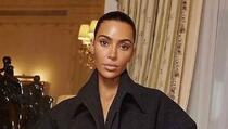 Kim Kardashian ismijana zbog bizarne odjevne kombinacije: Kao da je obukla sve što ima u ormaru