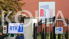 Opljačkana urednica RTK2 ispred zgrade televizije