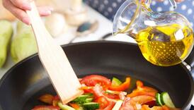 Majstori kulinarstva otkrivaju: Je li bolje kuhati u ulju ili u maslacu?