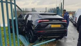 Igrač Aston Ville se Lamborghinijem zabio u ogradu islamskog centra