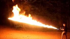Svega u Americi: S bacačem plamena "rješavao" spor oko parkinga