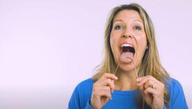 Pet razloga zašto biste trebali čistiti jezik strugalicom