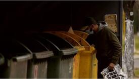 Muzičar Ersad Bunjaku preživljava sakupljajući gvožđe po kontejnerima