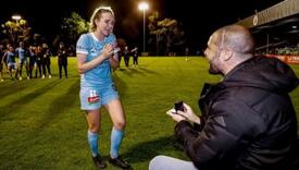 Dirljive scene: Teško bolesni momak zaprosio djevojku fudbalerku nakon utakmice