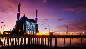 Plutajuća džamija u Indoneziji pravo je umjetničko djelo koje privlači turiste