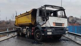 Zapaljeni kamioni kojima su Srbi blokirali ceste na Kosovu