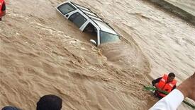 Nezapamćene poplave pogodile Saudijsku Arabiju: Voda na ulicama Meke nosila automobile