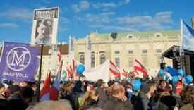 Haos na protestima u Beču: Demonstranti nosili i sliku Hitlera