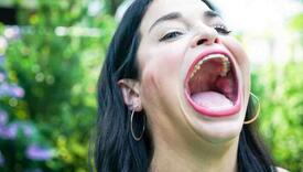 Žena s najvećim ustima na svijetu: Može staviti tri krofne istovremeno