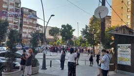Sjeverna Mitrovica: Sirene za uzbunu ne prestaju, narod se okuplja u centru, moguće barikade