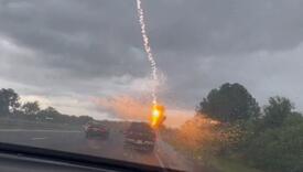 Žena snimila udarac munje u kamionet, meteorolozi oduševljeni snimkom