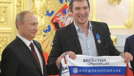 Ruski hokejaš na udaru: Zašto dozvoljavate da Putinov superfan igra u Americi?