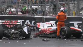 Schumacherov bolid se prepolovio, utrka bila prekinuta