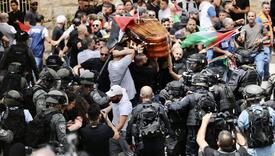 Snimci sa sahrane ubijene novinarke: Izraelska policija ljude tukla palicama, bacali šok bombe