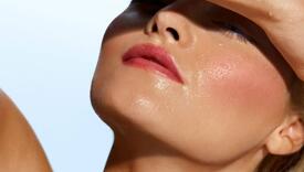 Izgledajte besprijekorno i tokom ljeta: Trikovi koji će pomoći da se šminka ne razlije po licu