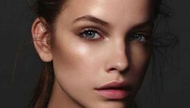 Kružno konturiranje: Tiktok trend u šminkanju za manji nos i izraženije jagodice lica