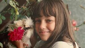 Jedna od najljepših turskih glumica podijelila fotografiju iz djetinjstva, prepoznajete li je?