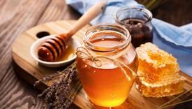 Zašto jedemo med i koju vrstu odabrati kada smo prehlađeni