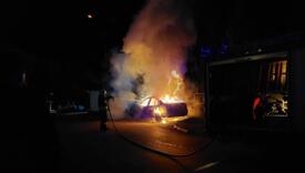 U Leposaviću zapaljen automobil čiji je vlasnik preregistrovao tablice