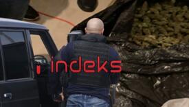 U Peći uhapšene dvije osobe, zaplenjeni droga, oružje, 14.000 eura i automobil
