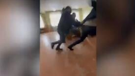 Uznemirujući snimci: Mladić napao ruski ured za regrutaciju, upucao komandanta