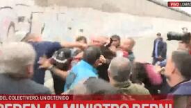 Haos u Argentini: Demonstranti uživo u TV prijenosu brutalno pretukli ministra