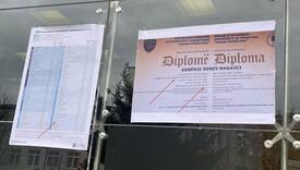 Studenti sa akcijom pred MONT-om, postavili diplomu ministrice Nagavci i rezultate PISA testa