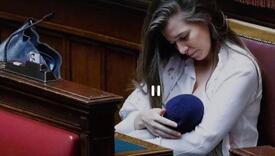 Prva je to uradila: Italijanska zastupnica dojila bebu na sjednici parlamenta