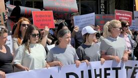 Protest u Uroševcu zbog ubistva žene u Centru za socijalni rad