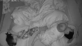 Ljutita beba i otac koji hrče: Pogledajte urnebesni snimak mališana koji ne uspijeva zaspati