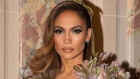 Zbog haljine Jennifer Lopez tjelohranitelj nije mogao skrenuti pogled, glumica blistala u Parizu