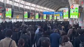 Snimak jutarnjeg odlaska ljudi na posao u Japanu fascinira: Nekima je jezivo, drugi su oduševljeni