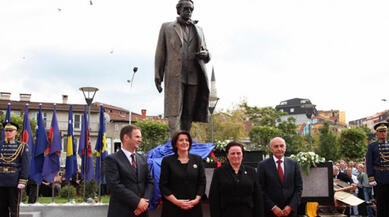 LDK traži postavljanje statue Ibrahima Rugove u Prizrenu