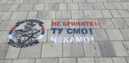 U Sjevernoj Mitrovici osvanuli grafiti: "Ne brinite, tu smo, čekamo"