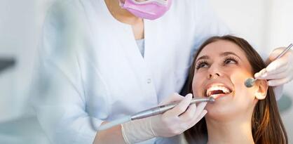 Ovih šest stvari stomatolog zna o vama čim zaviri u vaša usta