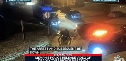 Objavljen uznemirujući snimak policajaca koji brutalno mlate crnog mladića