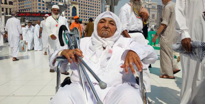 Jameea (95) stigla je iz Egipta sa sinom, stočarem koji je štedio 50 godina kako bi sakupio 70.000 egipatskih funti (9.000 dolara), koliko im je trebalo za hadž. [Basma Atassi / Al Jazeera]
