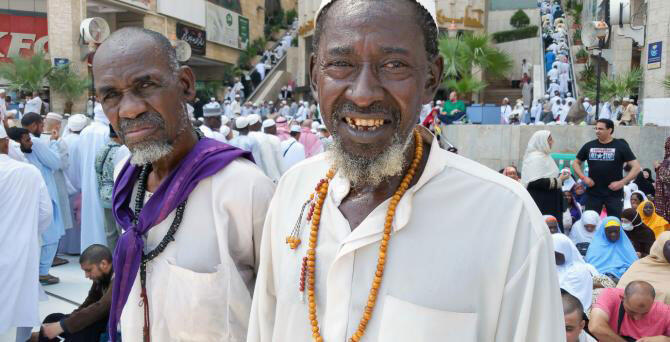 Silla Saedena Omar (64) i njegov brat Mohammad Haidar (73) došli su iz prijestonice Malija Bamaka, koji potresa nasilje već godinama. Omar kaže kako je u Bamaku bilo relativno mirno kada je krenuo na ovo putovanje, koje ga je koštalo više od dva miliona C