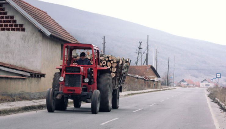 Traktorista u Obiliću. Foto: Flakon Zharku